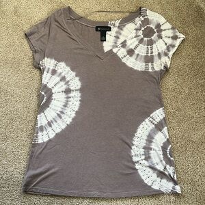 Purple and white International Concepts short sleeve. Size XL. Worn.